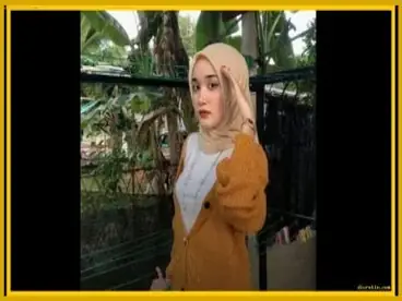 Cewek Jilbab Cantik Bugil Ngajak Selingkuh Suami Orang poster