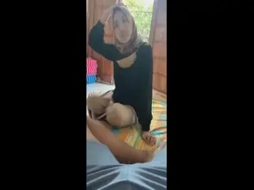 Ukhti Hijab Cantik Pasrah Servis Kasur poster
